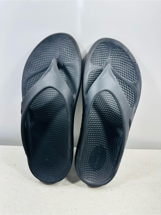 OOFOS OOriginal thong sandals size 6 main image 5